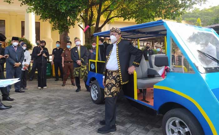 Mobil Listrik ‘Sahabat Wahidin Halim’ Karya Siswa SMKN 4 Pandeglang Diterima Gubernur