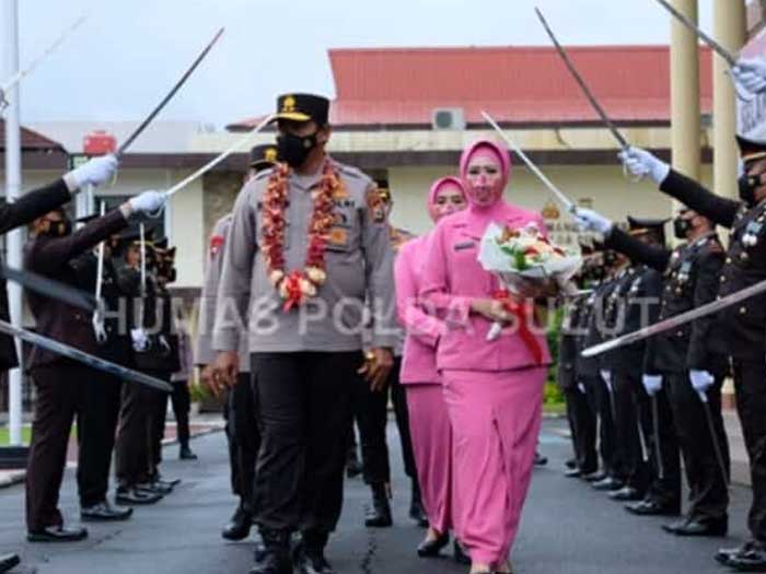 Dalam Simbol Perpisahan, Polda Sulut lakukan Upacara Pedang Pora