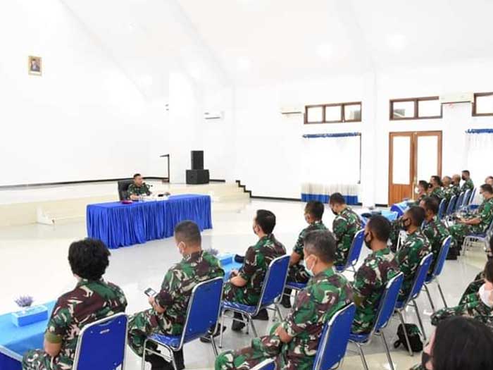 Tindaklanjuti arahan Panglima TNI, Danlantamal Vlll Manado Berikan Pengarahan Kepada Prajurit dan PNS