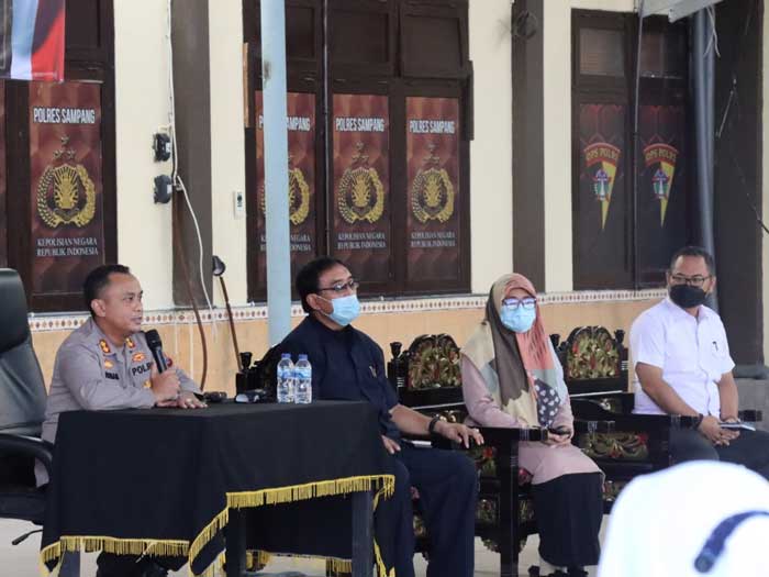 Hari Kedua Menjabat Kapolres Sampang, AKBP Arman Gandeng Akbid Graha Husada Siapkan 400 Relawan Vaksinator Covid-19