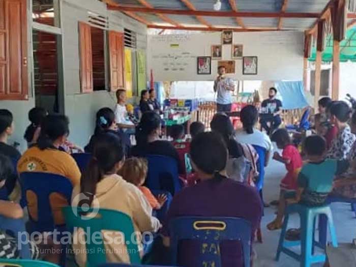 Pemdes Sinar Baho Bagikan Susu dan Vitamin Untuk Anak Usia 0-5 Tahun dan Ibu Hamil