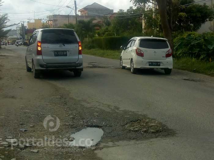 Perhatian! Jalan Islamic Center Kota Langsa Dihiasi Lubang