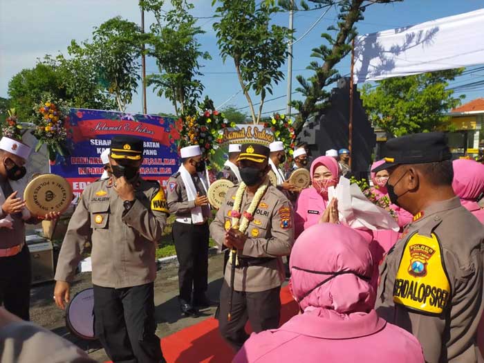 Polres Sampang Gelar Acara Tradisi Penyambutan dan Pelepasan Kapolres Sampang