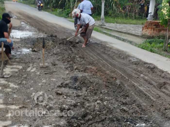 Akibat Perbaikan Jembatan, Jalan Di Dusun Way Laga Desa Kurungan Mulai Rusak Parah