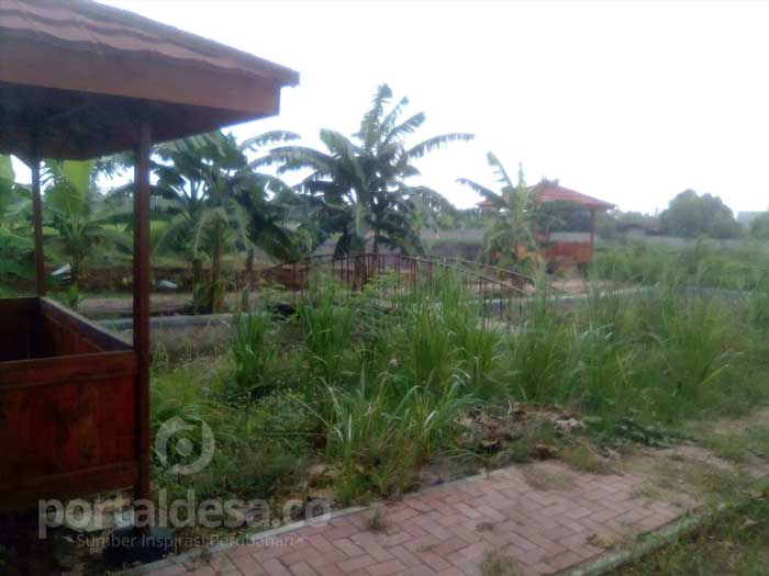 Belum Lama Dibangun, Penataan Ruang Terbuka Kecamatan Rajeg Dikeluhkan Warga