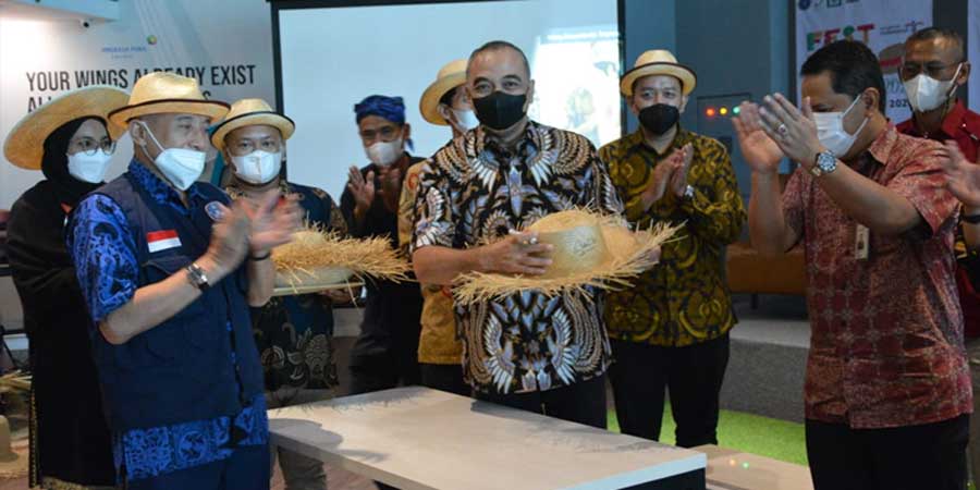 Bupati Tangerang Buka Festival Topi Bambu di Bandara Soetta