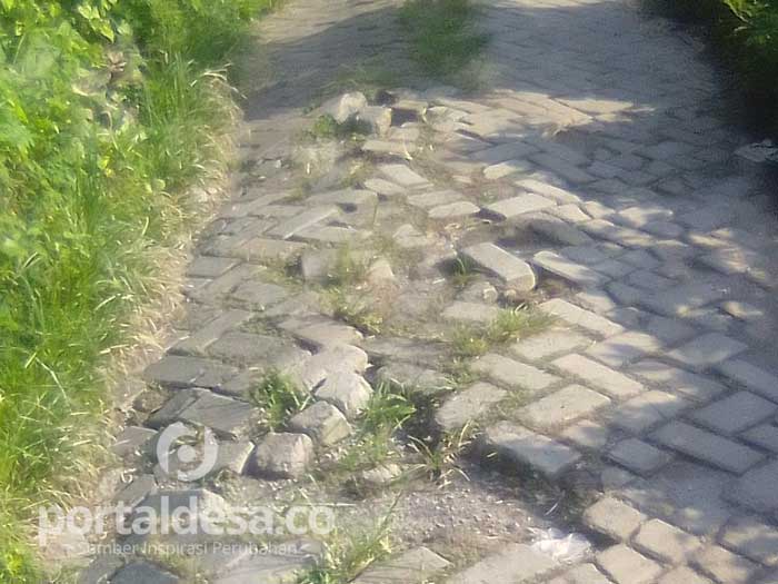 Jalan Ganepo Pekayon Rusak Parah, Warga Minta Segera Diperbaiki