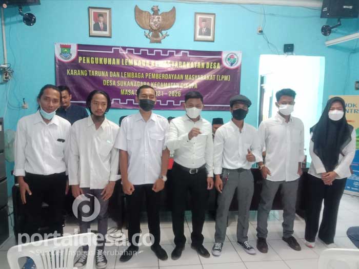 Kades Sukanagara Lantik Pengurus LPM Periode 2021-2026