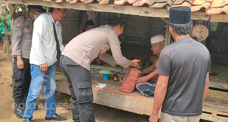 Kapolsek Sokobanah Sambangi Warga Terdampak Puting Beliung
