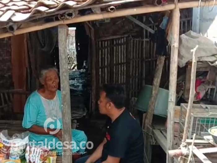 Komunitas BSB Bantu Seorang Nenek yang Tinggal Sendiri di Rumah Tak Layak Huni di Karawang