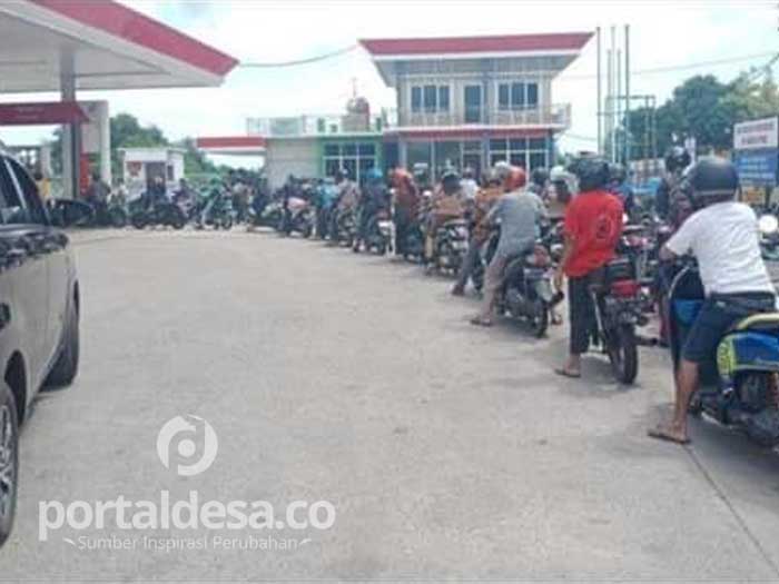 Mobil Tangki BBM Terlambat Karena Ombak Tinggi, Sejumlah SPBU di Pangkal Pinang Alami Antrian Panjang