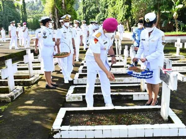 Peringati HUT Armada RI, Danlantamal Vlll Manado Pimpin Ziarah dan Tabur Bunga