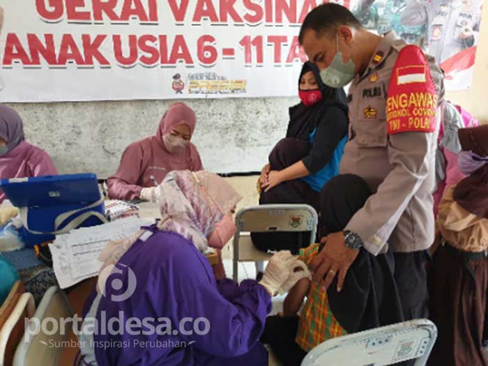 Polsek Pakuhaji Mulai Berikan Suntik Vaksin Covid 19 Kepada Siswa SD