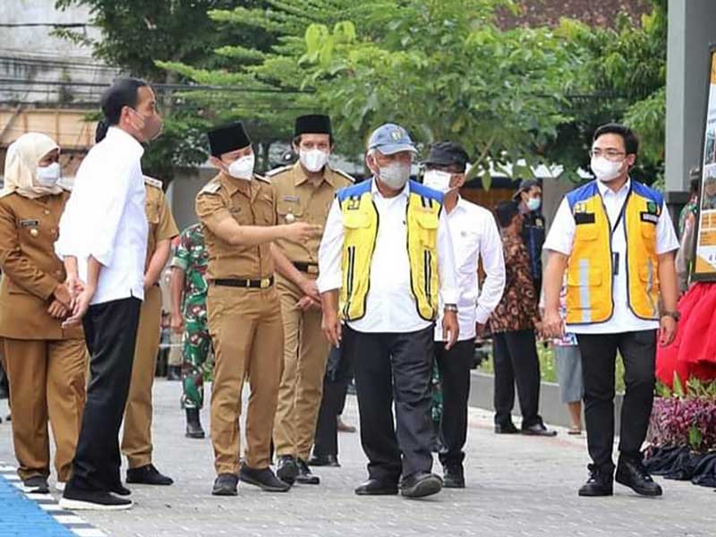 Presiden dan Menteri PUPR Resmikan Pasar Pon Kabupaten Trenggalek 1 Presiden dan Menteri PUPR Resmikan Pasar Pon Kabupaten Trenggalek