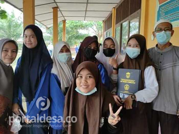 SMP 3 Pamulutan Ogan Ilir Bagi Raport dan Laksanakan Vaksin Pertama dan Kedua