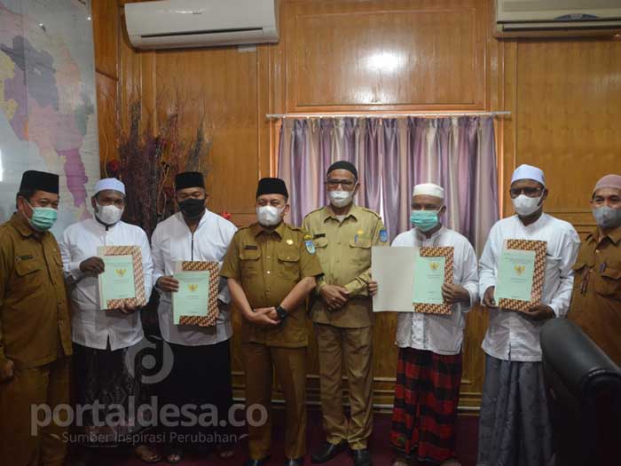 Wakil Wali Kota Langsa Serahkan Sertifikat Aset Pemko Ke Empat Dayah