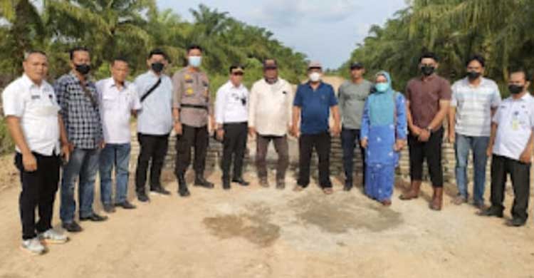 Akses Jalan Menuju PT Agro Murni Ditutup Warga