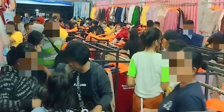 Diduga Langgar Prokes, Toko di Kota Bitung Padat Pengunjung 1 Diduga Langgar Prokes, Toko di Kota Bitung Padat Pengunjung