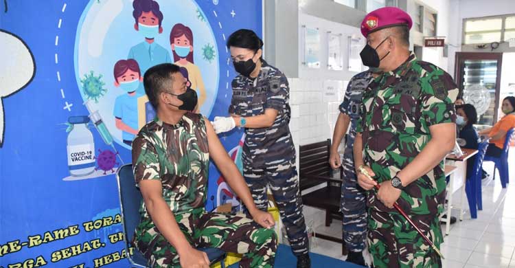 Lantamal VIII Gelar Vaksinasi Dosis Ketiga