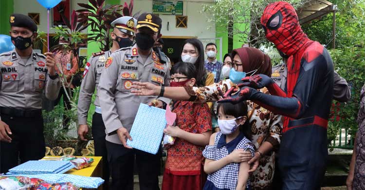 Polres Muba, Dinas Pendidikan dan Bank Sumsel Tinjau Keroyok Vaksin di SDN 3 Sekayu