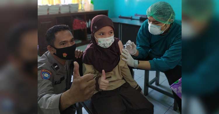 Polsek Medan Helvetia Gelar Vaksin Anak Usia 6-11 Tahun di Yayasan Ikal Bulog 1 Polsek Medan Helvetia Gelar Vaksin Anak Usia 6-11 Tahun di Yayasan Ikal Bulog