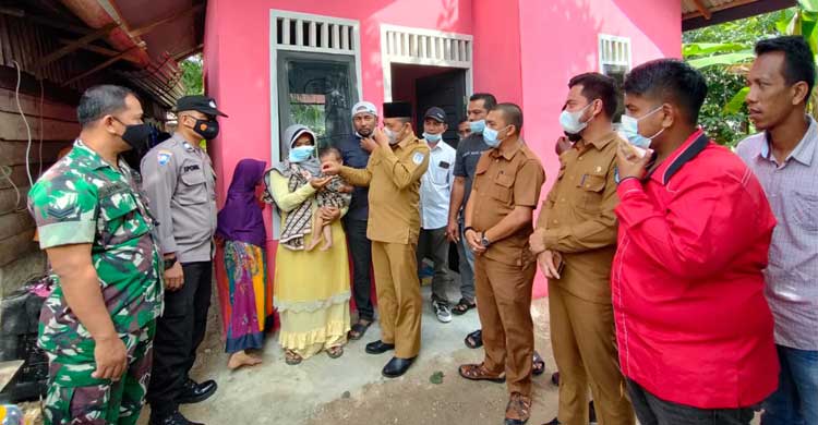 Wakil Wali Kota Langsa Serahkan Langsung Kunci Rumah Ibu Sakdiah