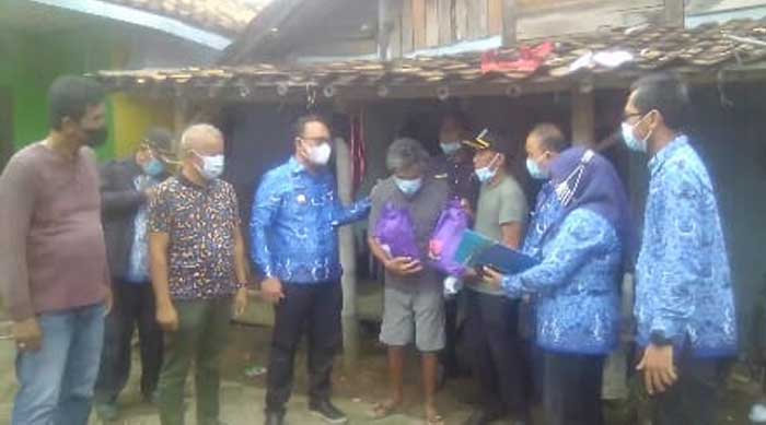 Hampir Roboh, Camat Asmawi Bakal Segera Bangun Rumah Milik Warga Kali Baru Pakuhaji