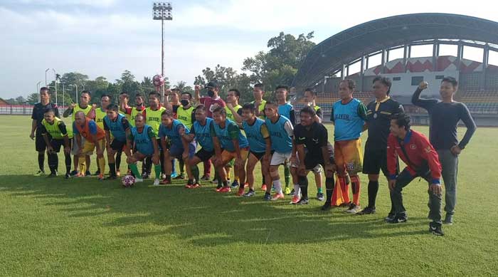 Jalin Persahabatan, Polres Muba dan Awak Media Main Bola di Penutupun HPN dan HUT PWI