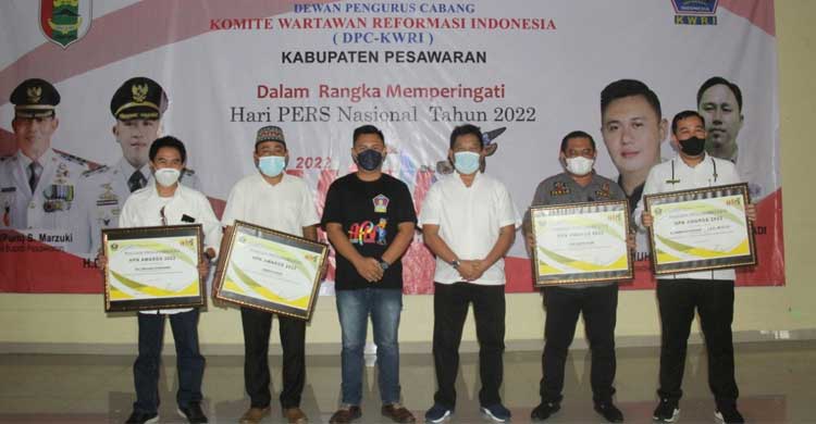 KWRI Berikan HPN Awards 2022 kepada Bupati dan 3 Tokoh Pers di Pesawaran