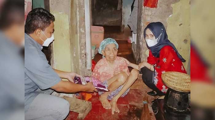 PT Sang Hyang Seri Bagikan Sembako untuk Warga Jompo Kurang Mampu Ciasembaru