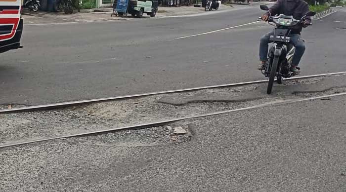 Pengendara Diperlintasan Kereta Api Siantar Timur Diminta Waspada