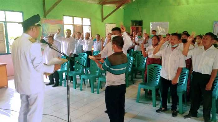 Kades Tuakepa Lantik dan Ambil Sumpah Jabatan Pengurus LKD