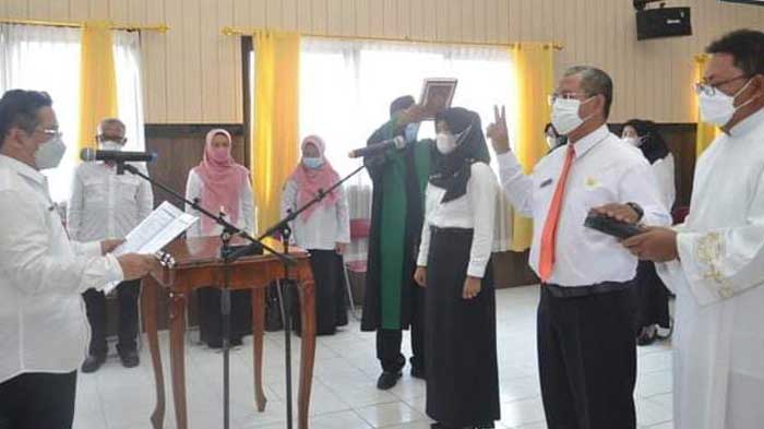 Penjabat Sekda Trenggalek Ambil Sumpah dan Pelantikan 11 Pengawas Sekolah Ahli Madya dan 1 Dokter Ahli Utama