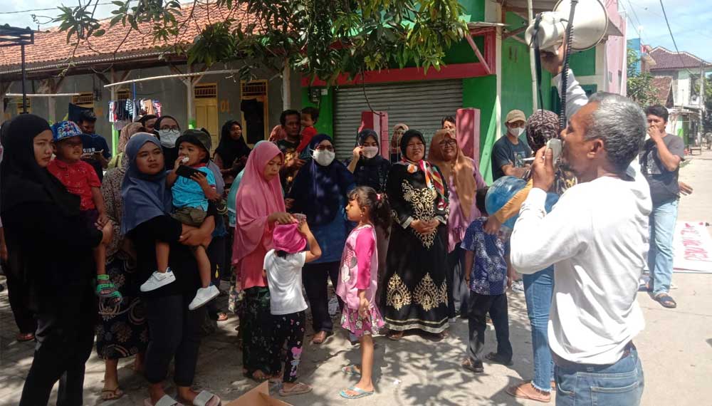SMAN 9 Kabupaten Tangerang Diduga Tutup Jalan Umum, Ibu-Ibu Bawa Panci Gelar Aksi Demo