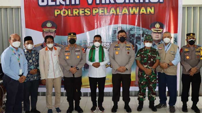 Wakapolda Riau Tinjau Percepatan Vaksinasi Massal di Pelalawan