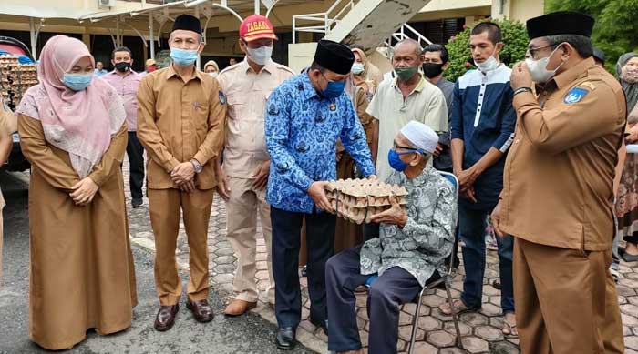 Wakil Walikota Langsa Terima Bantuan Telur Ayam dari Dinas Peternakan Aceh