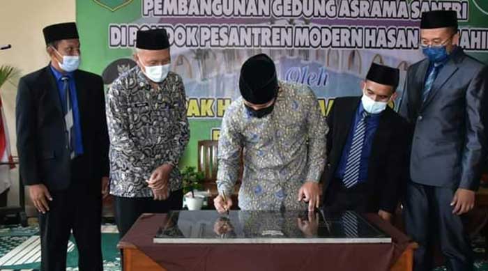 Bupati Trenggalek Resmikan Asrama Santri Ponpes Modern Hasan Munahir