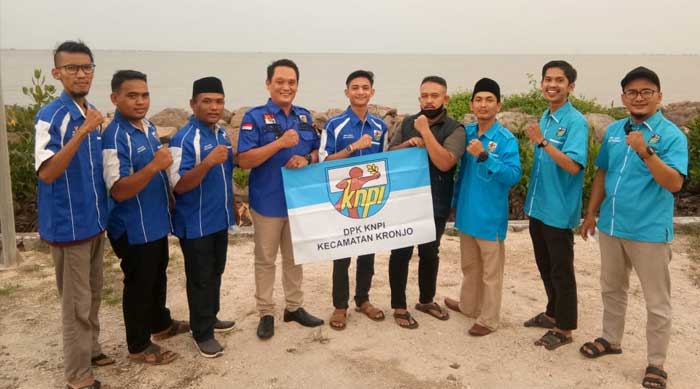 DPK KNPI Kronjo Roadshow berbagi takjil 
