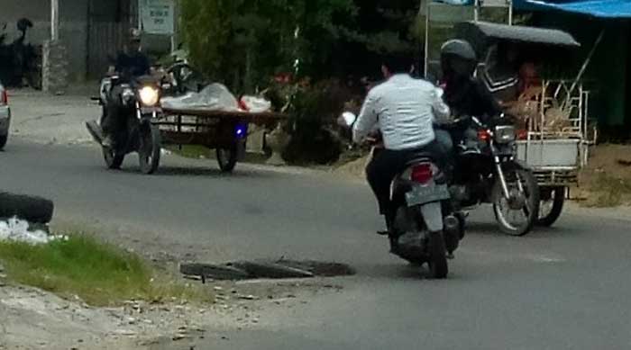 Lubang Jalan Simpang Remi
