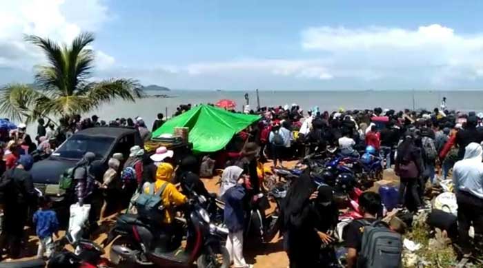 H+5 Lebaran, Ribuan Wisatawan Padati Penyebrangan Teluk Suak, Dishub dan Polairud Turun Tangan