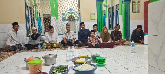 Ketua RT dan DKM Jami Al Barokah Adakan Hotmil Qur'an dan Santunan Anak Yatim 2 Ketua RT dan DKM Jami Al Barokah