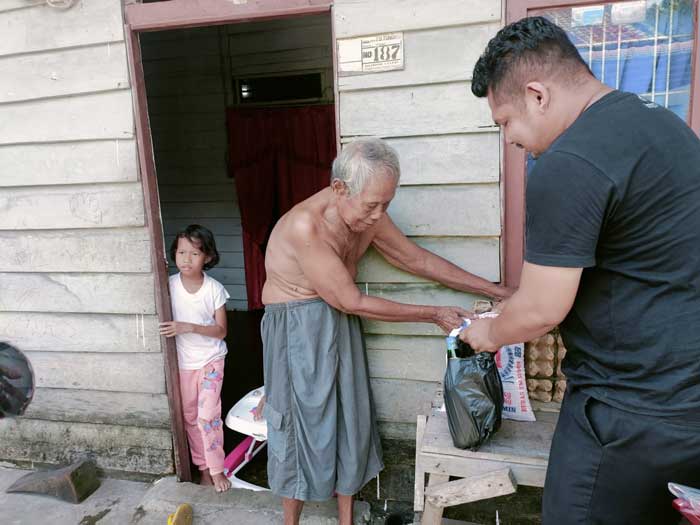 Agus Mandor Saweu Dua Orang Kaum Dhuafa