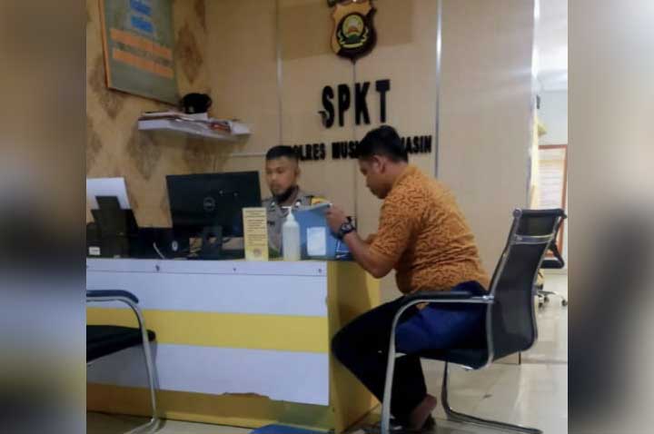 Di duga Kena Tipu Ratusan Juta, Puluhan Warga Komplek GBL Lapor ke Polres Muba