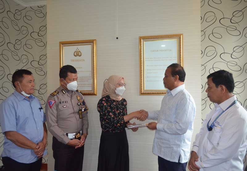 PT ABB AKDA EXTRA Serahkan Klaim Rp20 Juta kepada Ahli Waris