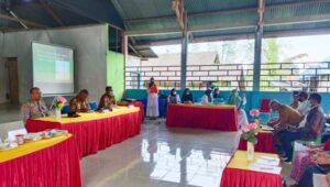 Kapolsek Sampuabalo Iptu Herman Mota bersama Camat Siontapina, dan Kepala Puskesmas Siontapina serta para Kepala Desa Siontapina