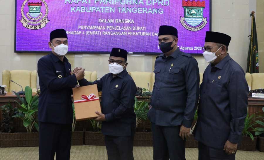Mad Romli Paparkan 4 Raperda di Rapat Paripurna DPRD Kabupaten Tangerang
