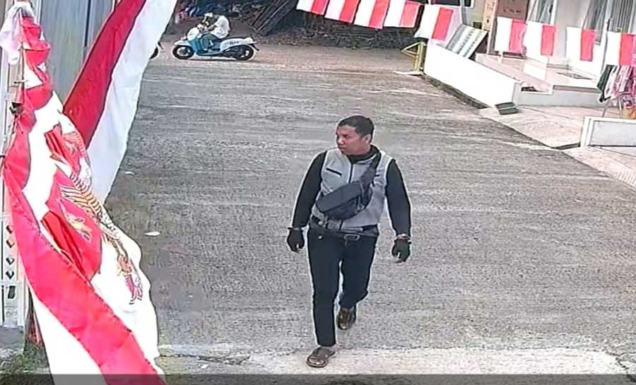 Pelaku Hipnotis yang Bawa Kabur Motor Pelajar di Tangerang Terekam CCTV