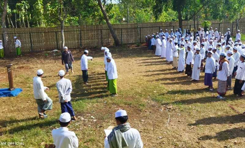 Pondok Pesantren As-Sirajul Munir Gelar Upacara HUT Kemerdekaan RI ke-77