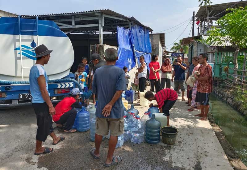 Warga Terdampak Banjir di Salembaran Jaya Kosambi Dapat Bantuan Air Bersih