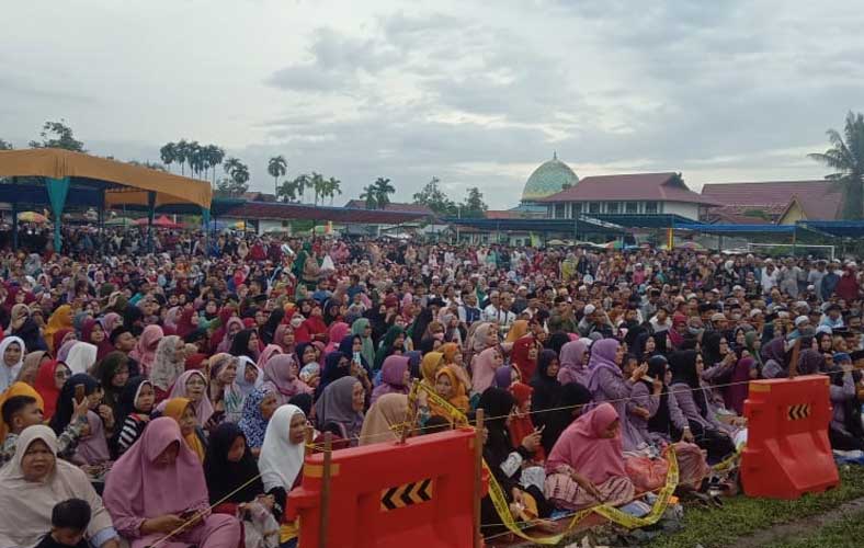 Hadirkan Ustadz Abdul Somad